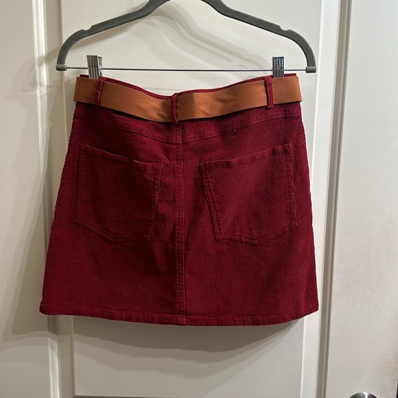 Cute corduroy skirt, only wore once - Picture 4 of 4